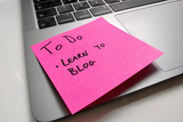 Sticky note reading "To Do - Learn To Blog"